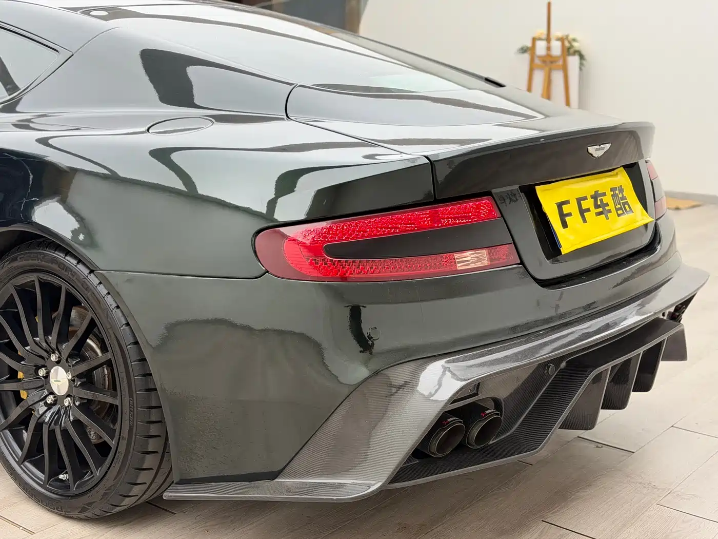 Aston Martin DB9 2011 6.0L Touchtronic Coupe фото 13