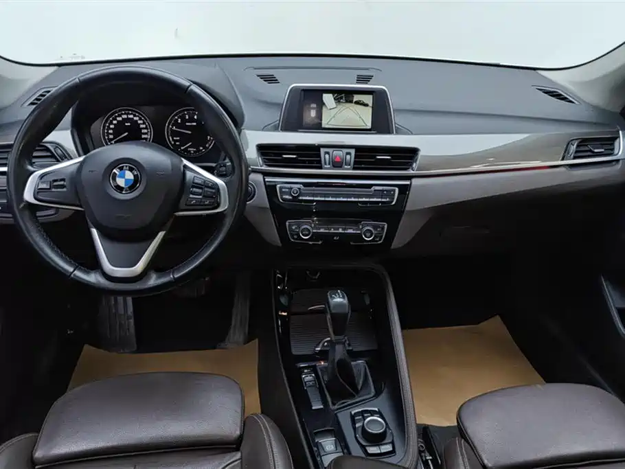 BMW X1 2019 sDrive18Li Premium Model фото 12