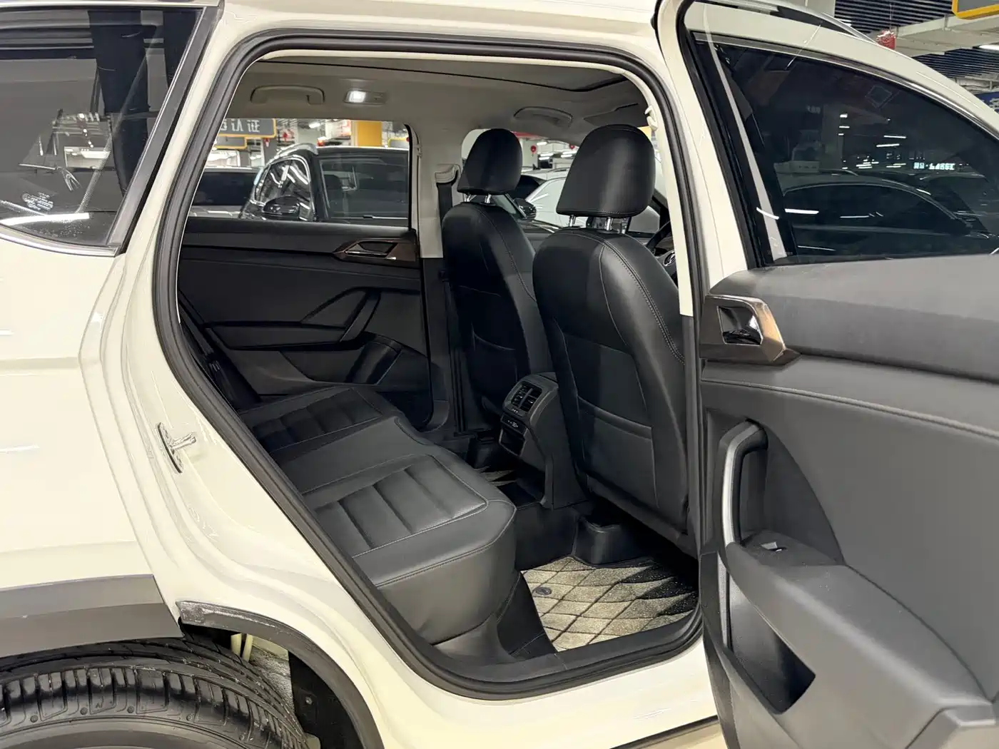 Volkswagen Tharu 2021 280TSI 2WD Luxury Plus фото 11
