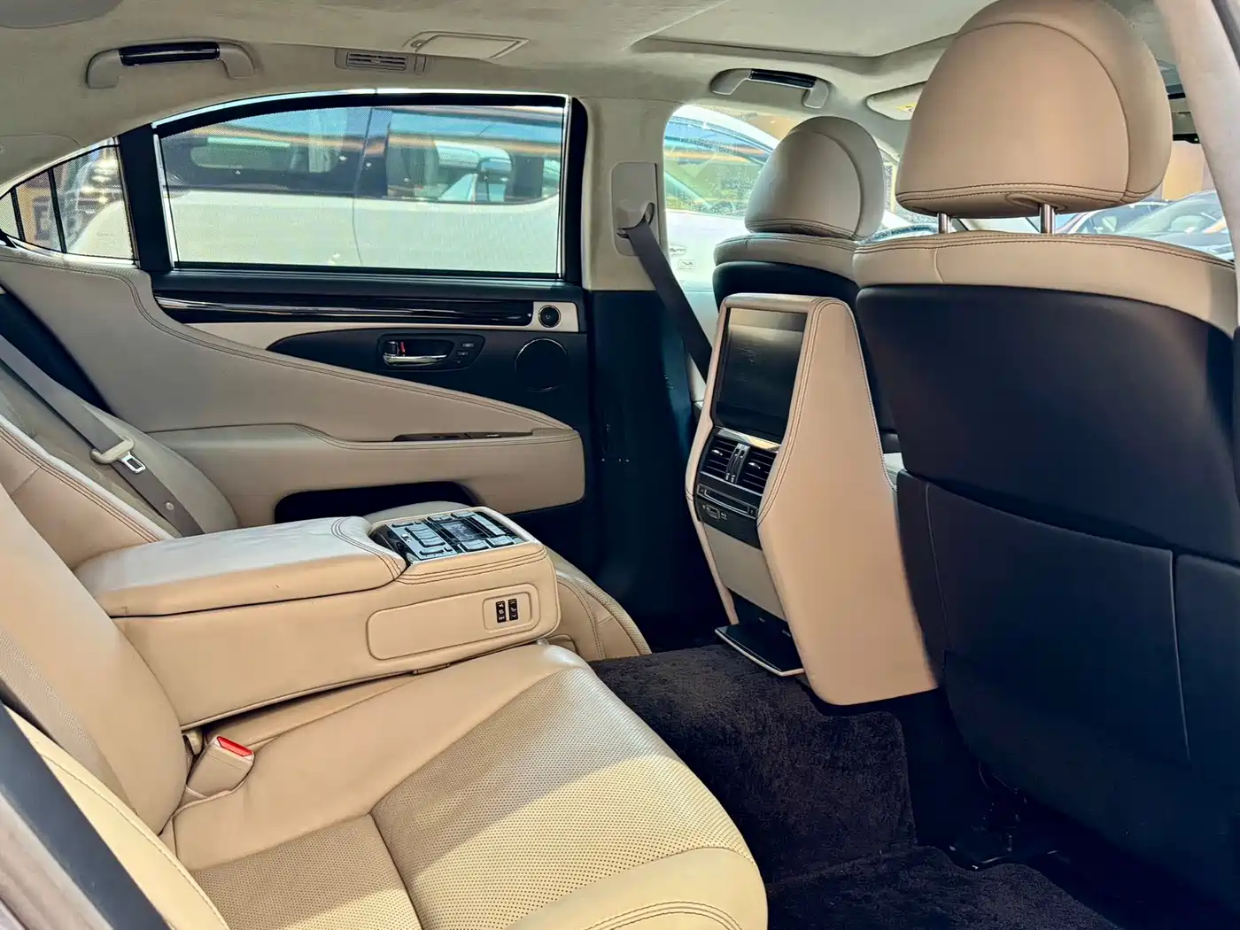 Lexus LS 2014 600hL фото 10