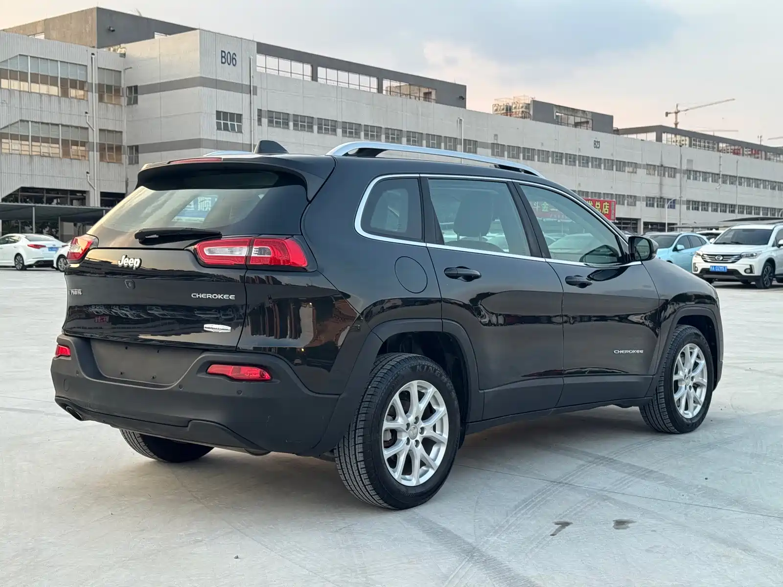 Фото 5 - Jeep Cherokee