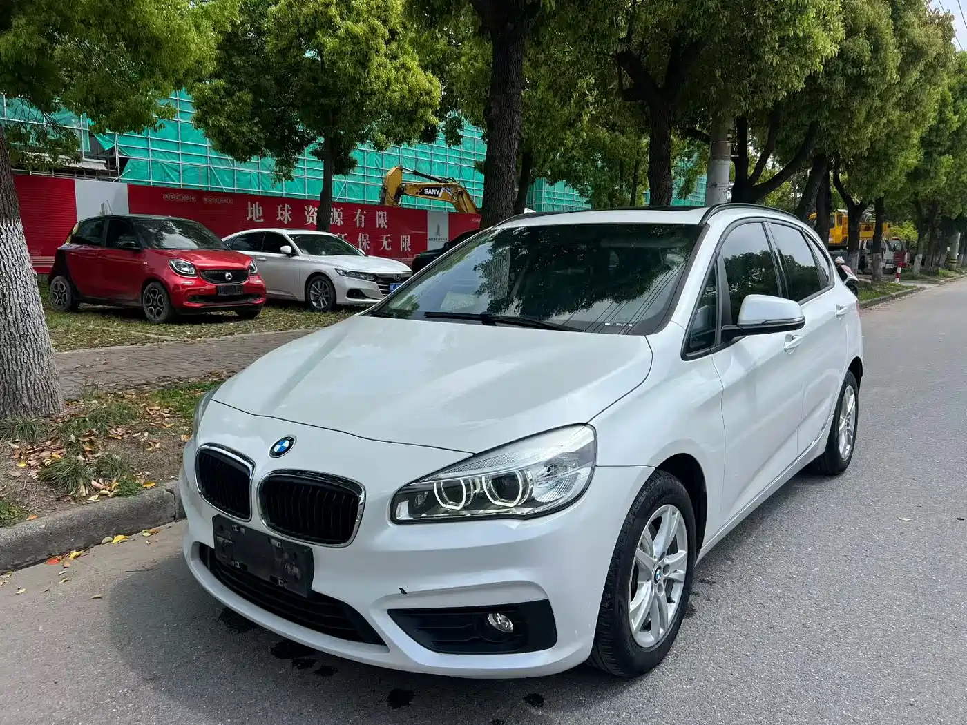 BMW 2 Series Touring 2016 218i Leading фото 2