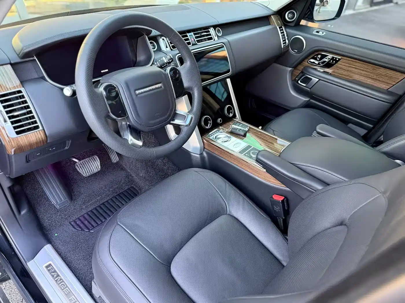 Land Rover Range Rover 2018 3.0 SC V6 Vogue Heritage Extended Edition фото 4