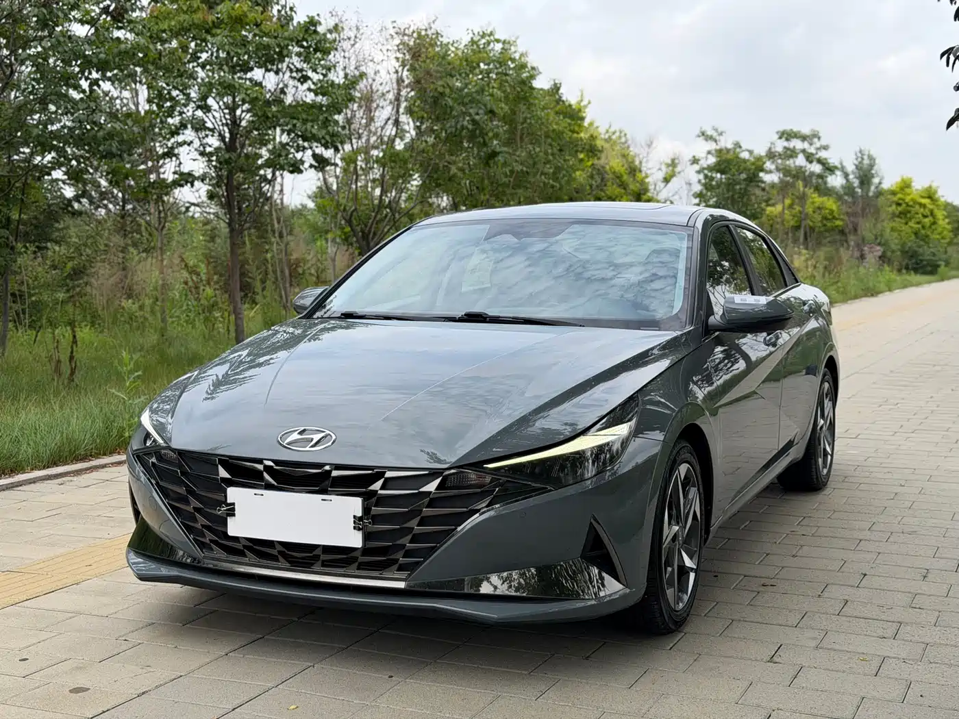 Hyundai Elantra 2022 1.5L CVT LUX Premium Edition