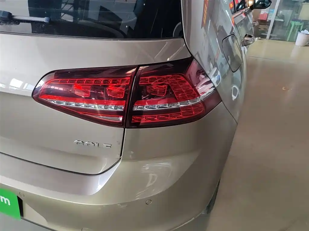 Volkswagen Golf 2017 230TSI Auto Comfort Millionth Anniversary Edition фото 8