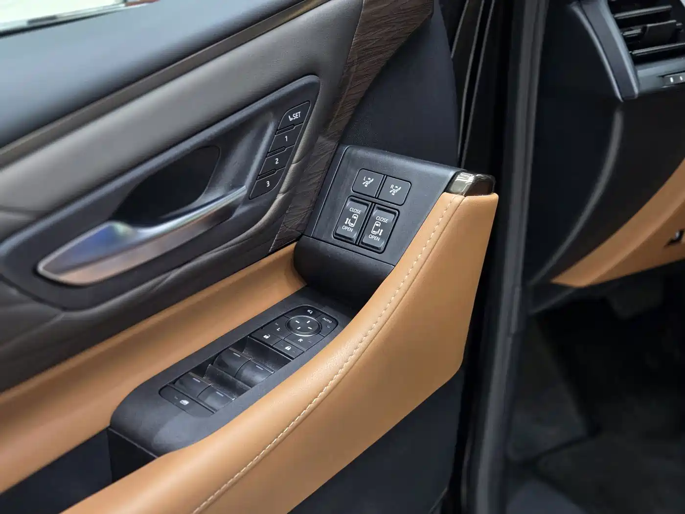 Toyota Vellfire 2025 2024 Crown Hybrid 2.5L Executive Premium Edition