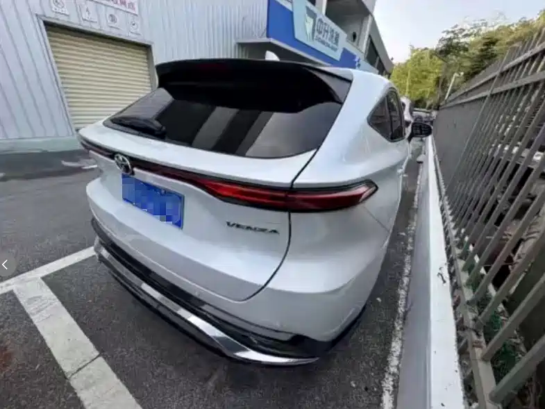 Toyota Venza 2023 2.0L CVT FWD Premium фото 9