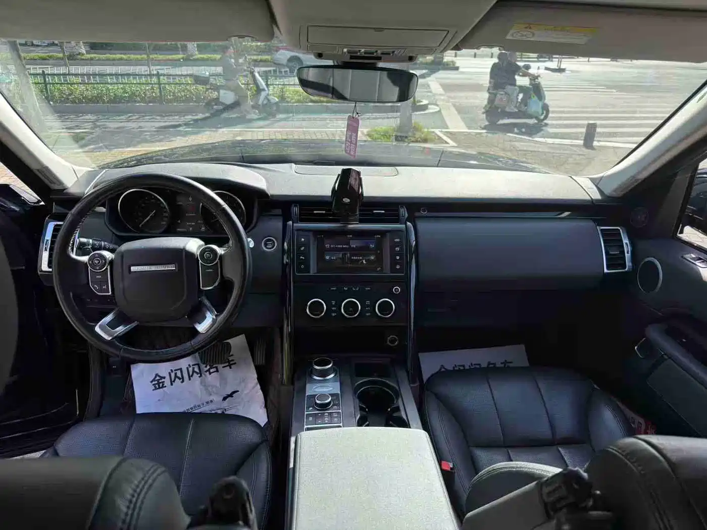 Land Rover Discovery 2017 3.0 SC V6 SE фото 9