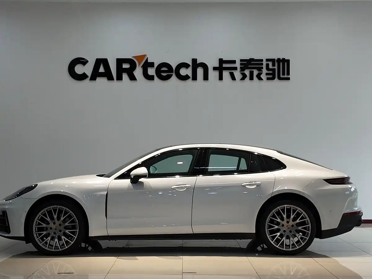 Photo 12 - Porsche Panamera