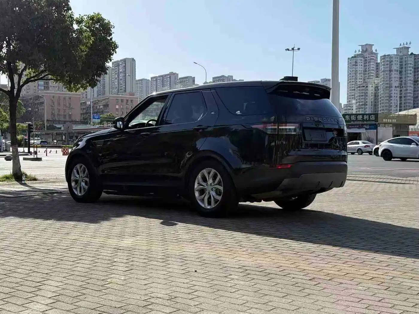 Land Rover Discovery 2017 3.0 SC V6 SE фото 6