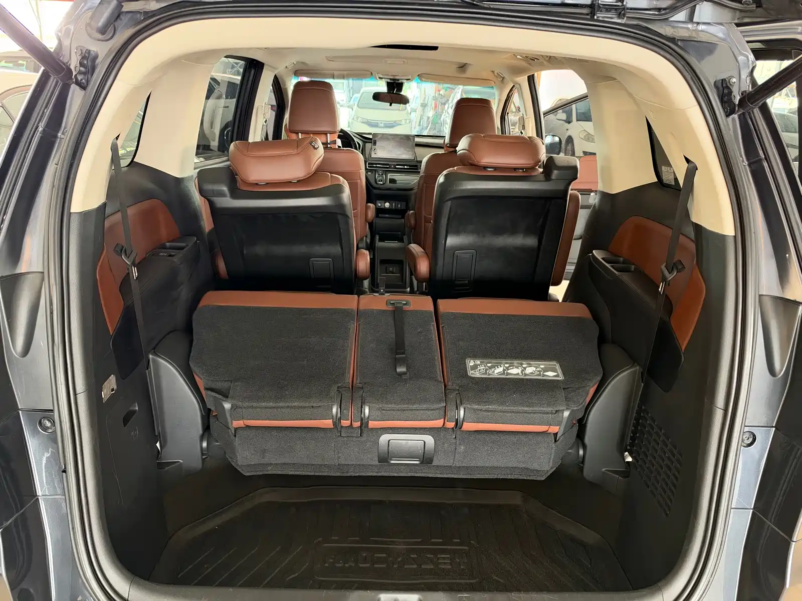 Photo 20 - Honda Odyssey