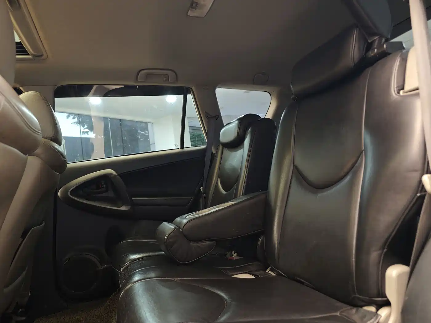 Toyota RAV4 Rongfang 2009 2.0L Automatic Luxury Edition фото 22