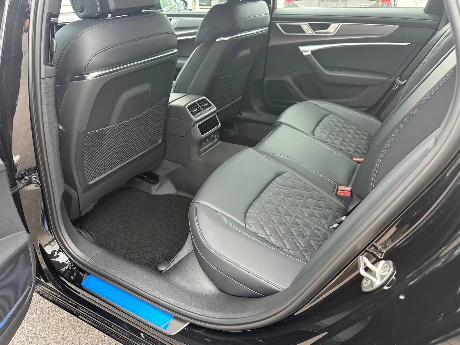 Photo 10 - Audi A6L