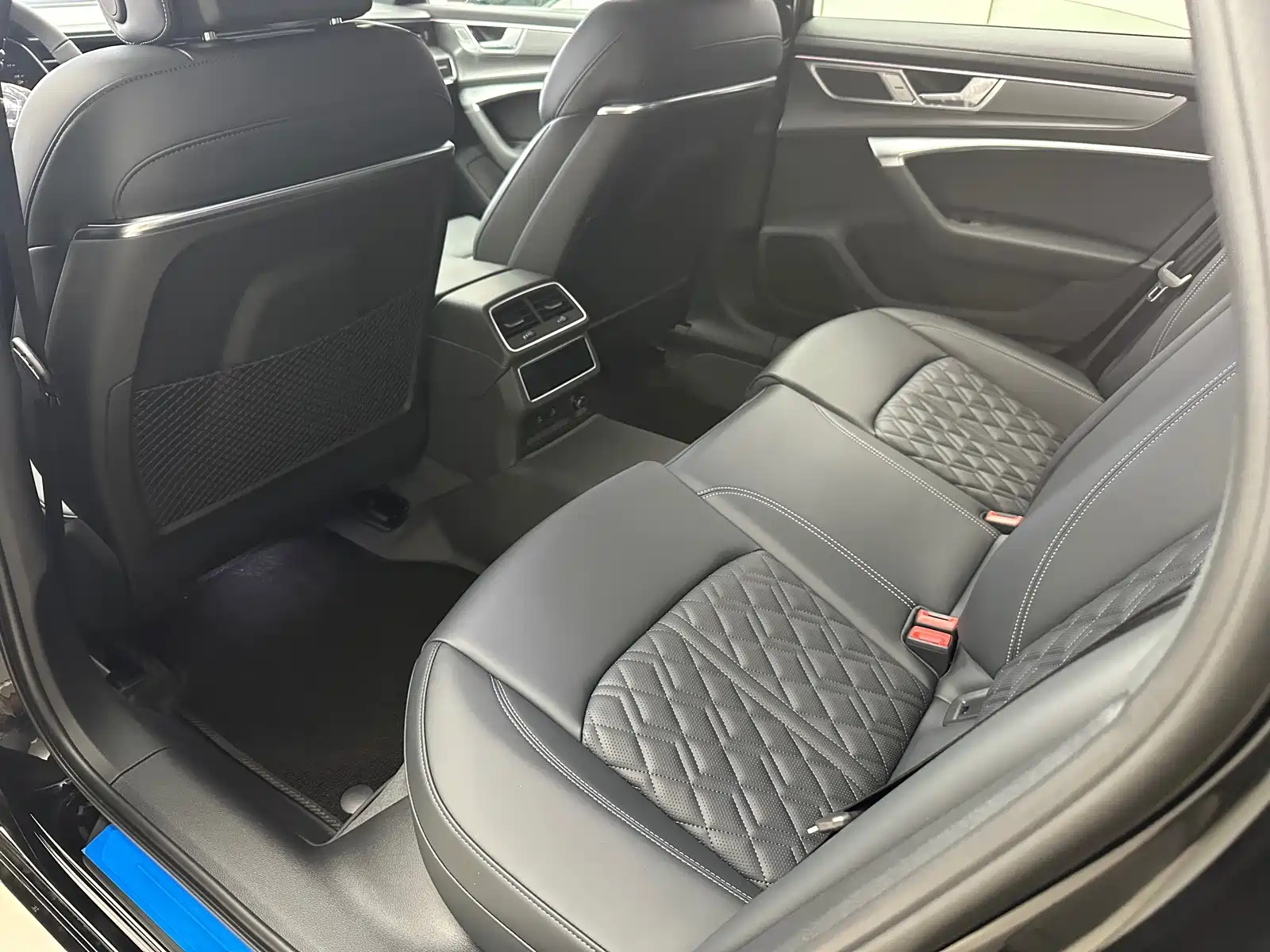Photo 16 - Audi A6L