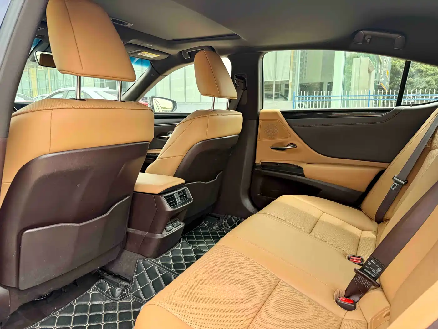 Lexus ES 2020 Model 300h Excellence Edition фото 11