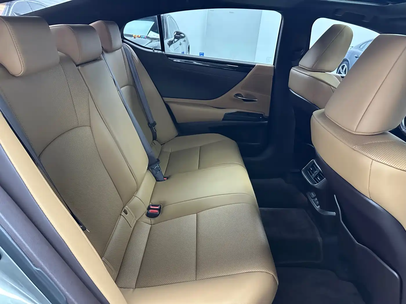 Lexus ES 2020 Model 300h Excellence Edition China V фото 15
