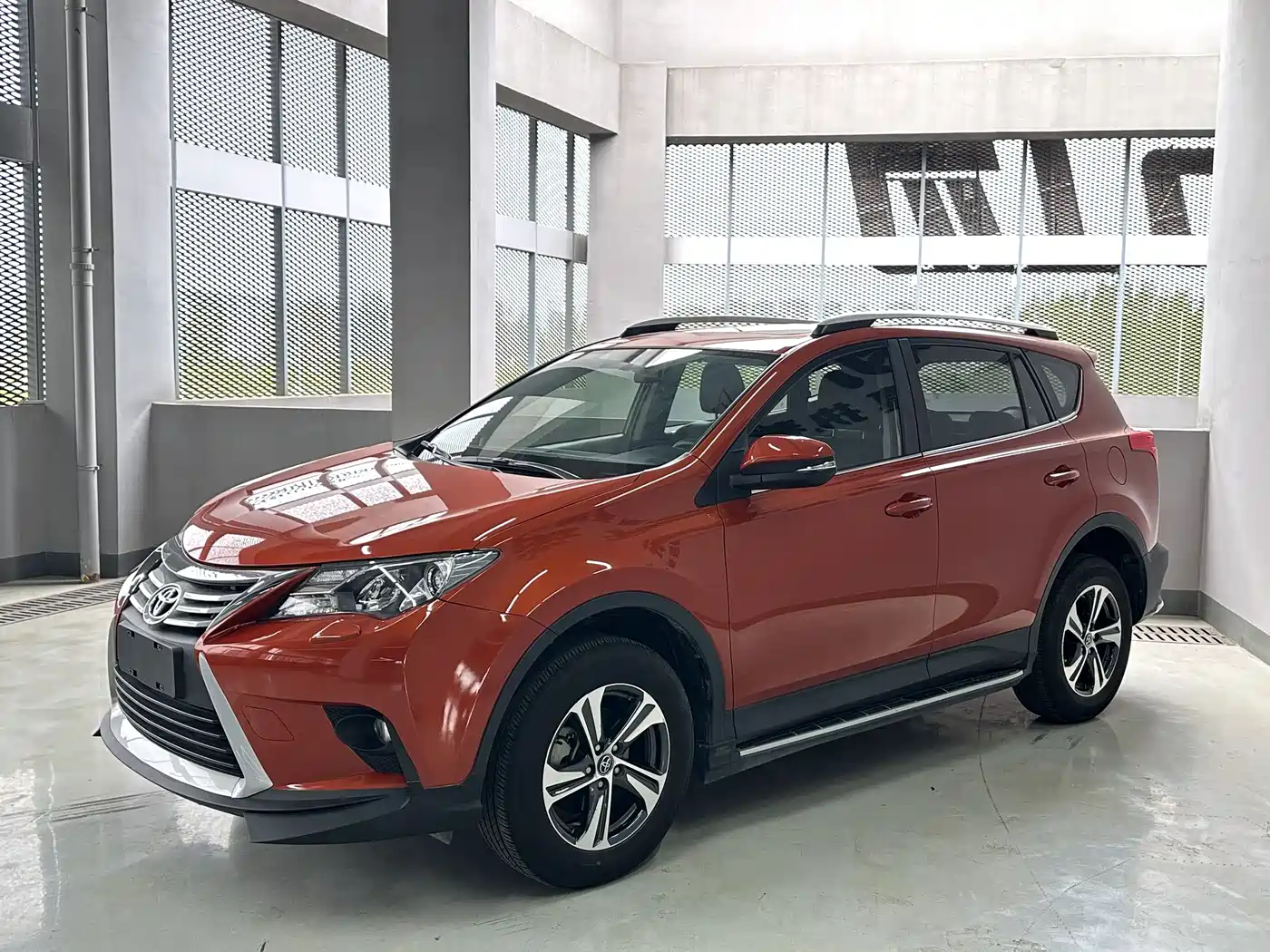 Toyota RAV4 Rongfang 2015 2.0L CVT 2WD Trend Edition