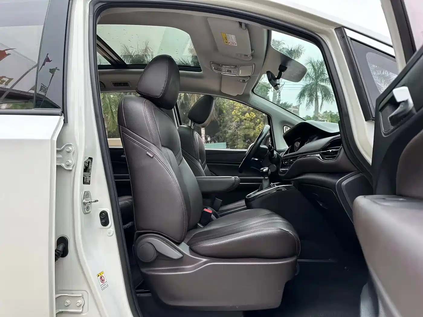 GAC Trumpchi Trumpchi M6 2019 270T Automatic Premium Edition (7-Seater) China V фото 18