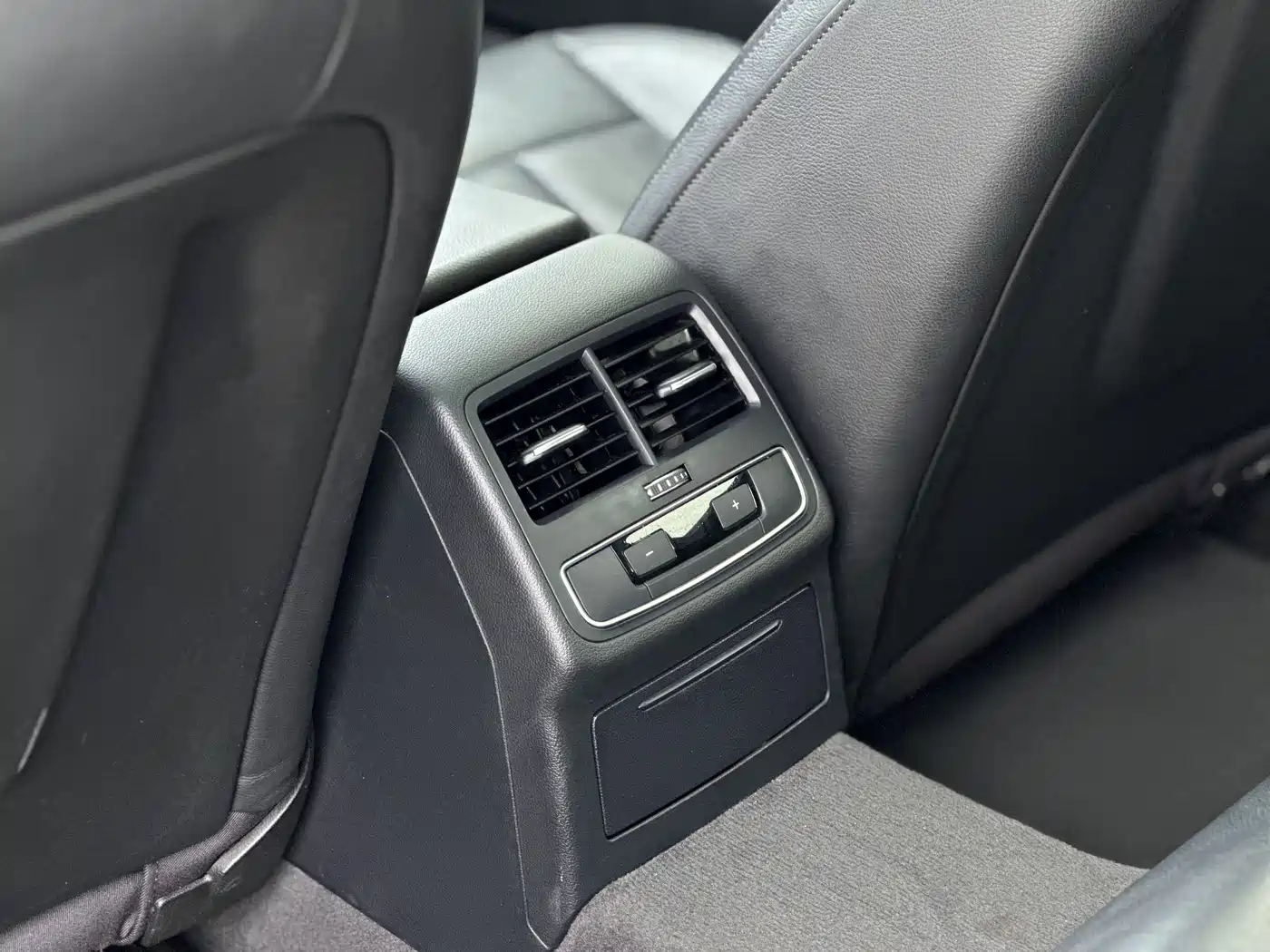 Audi A4L 2018 30th Anniversary 45 TFSI quattro Personality Sport фото 11