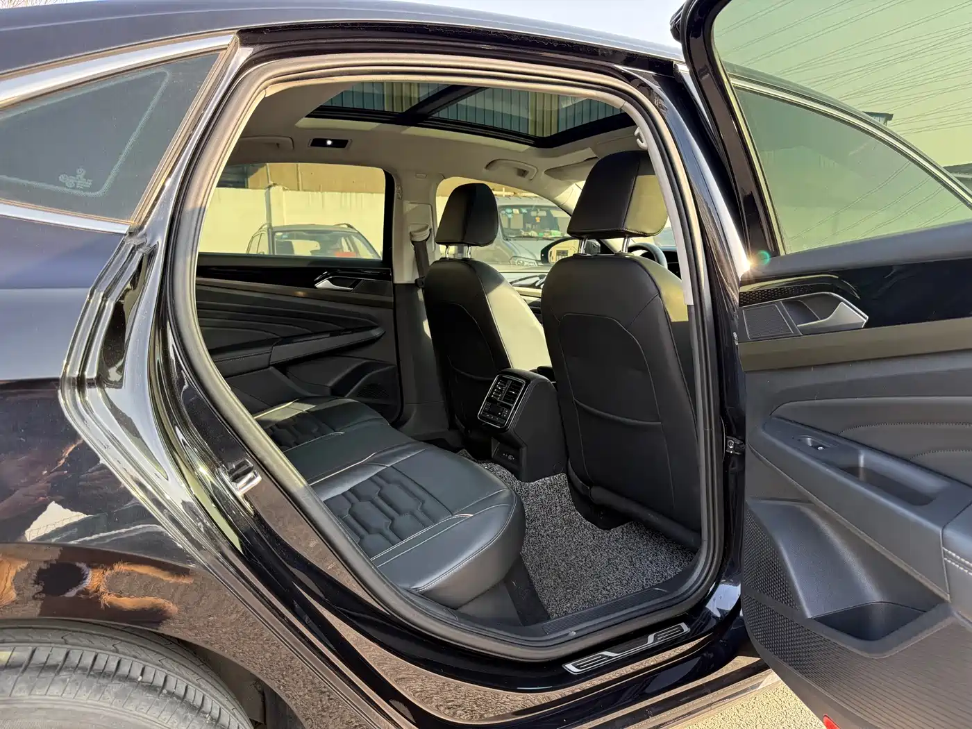 Volkswagen Passat 2021 Model 330TSI Elite Edition фото 27