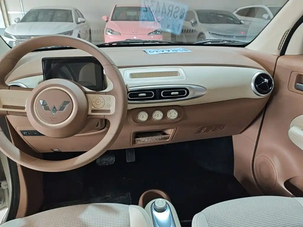 Wuling Motors Hongguang MINIEV 2026 2025 4-Door Advanced