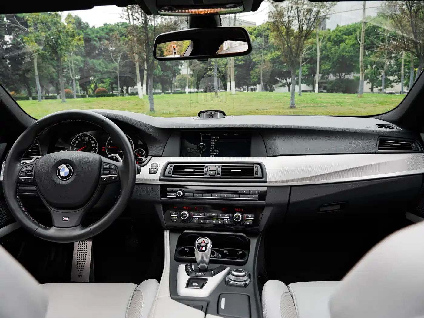 BMW M5 2012 M5 фото 9