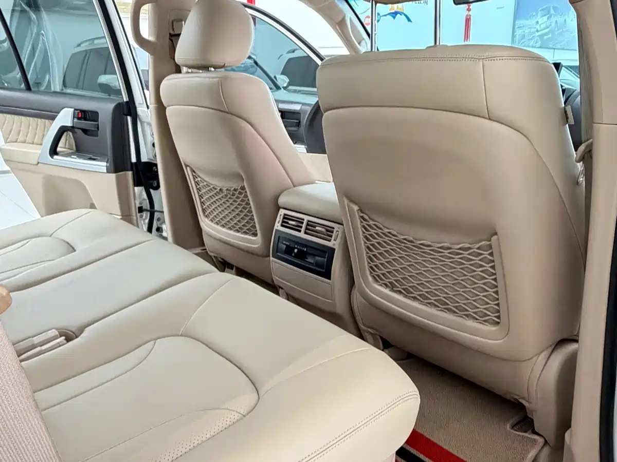 Toyota Land Cruiser (Import) 2015 4.0L V6 Middle East Limited Edition фото 8
