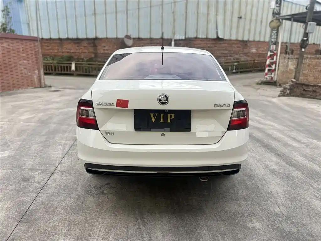 Škoda Rapid 2018 1.6L Automatic Comfort Edition фото 6