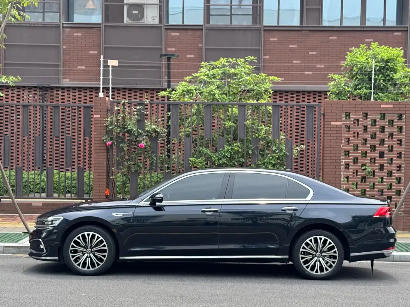 VOLKSWAGEN HUIANG