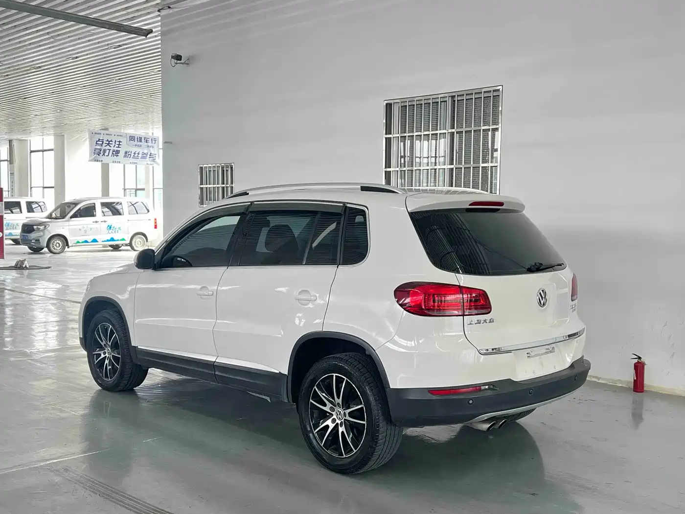 VOLKSWAGEN TIGUAN