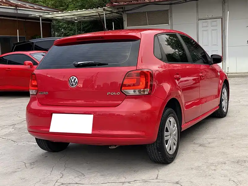 Volkswagen Polo 2011 1.4L Manual Joy Edition фото 11