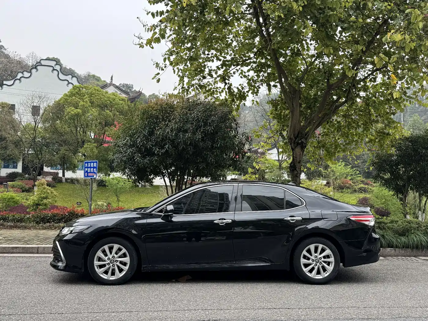 Toyota Camry 2021 2.0G Luxury Edition фото 3