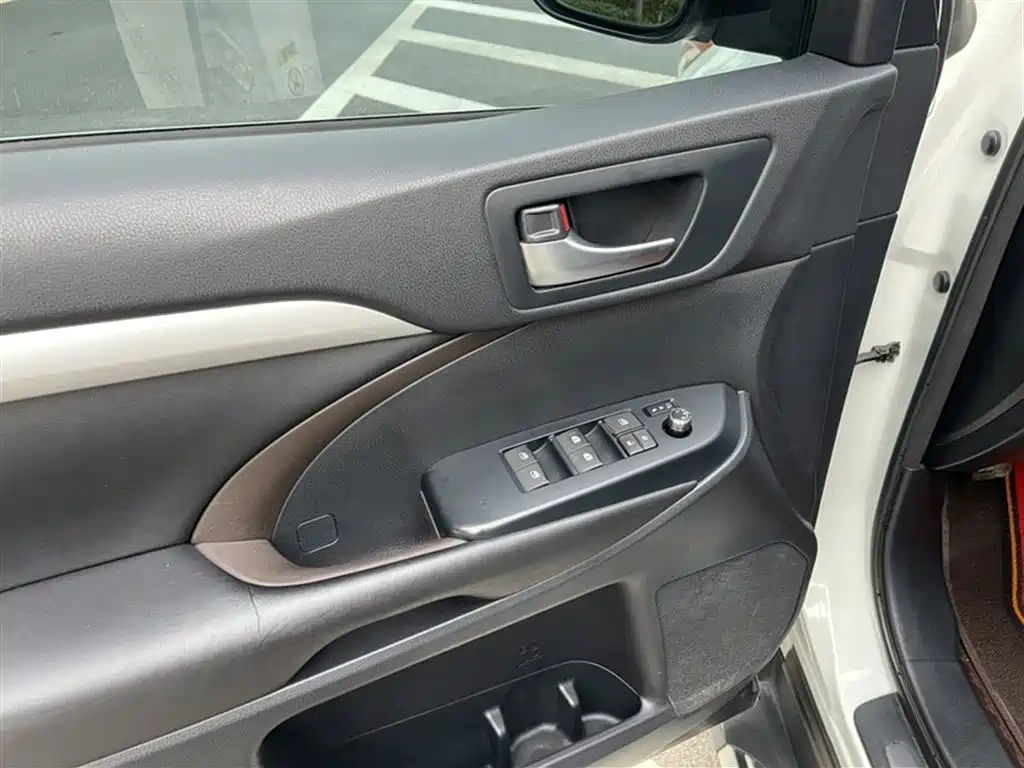 Toyota Highlander 2015 2.0T FWD Luxury Edition 7-seater фото 17