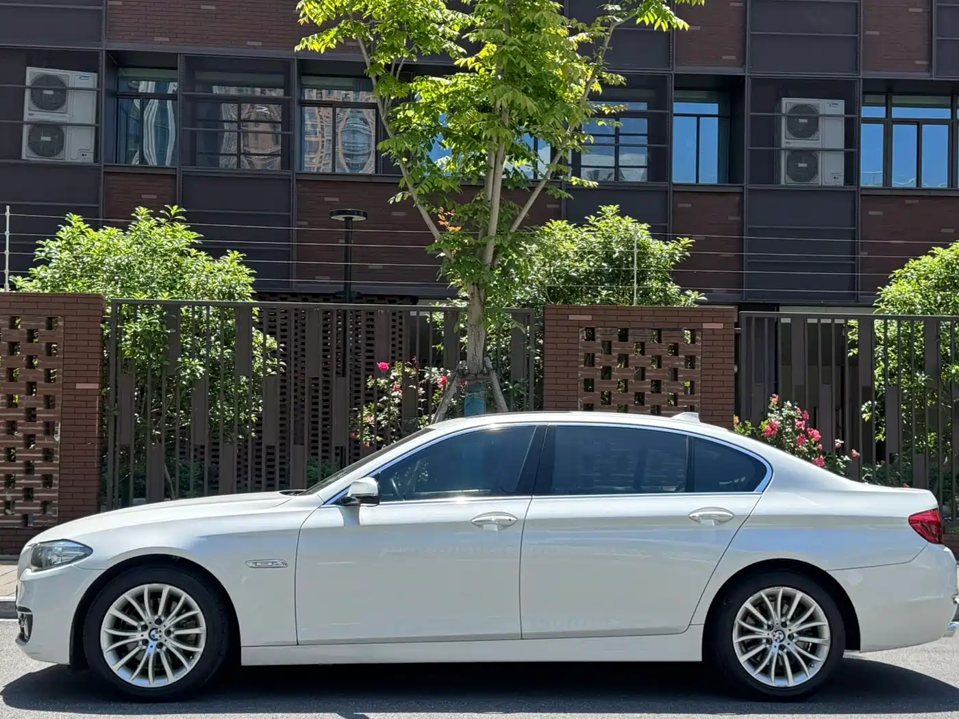 BMW 5 Series 2014 525Li Luxury Design Package фото 16