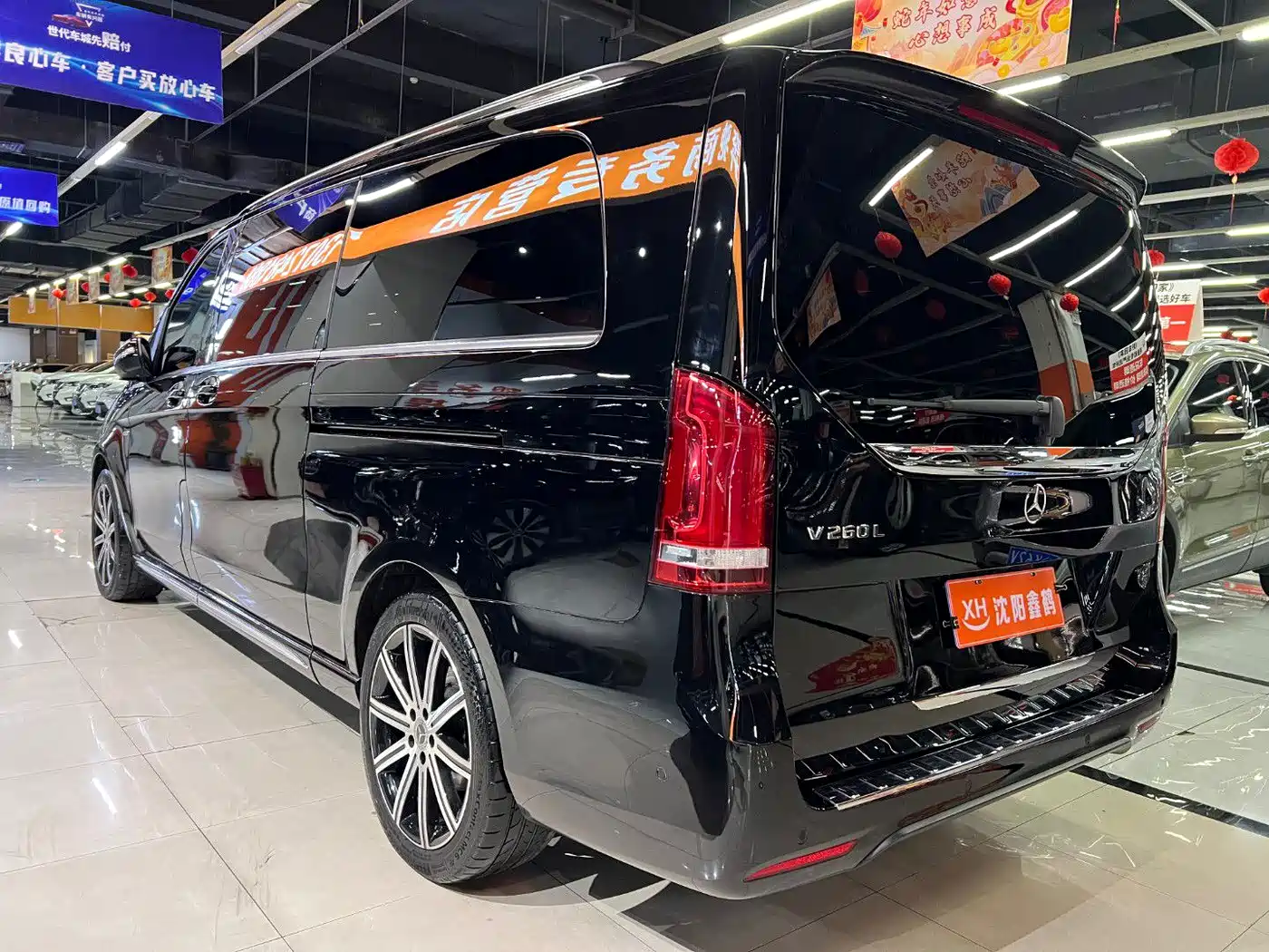Mercedes-Benz V-Class 2022 V 260 L Long Wheelbase Luxury Edition фото 28