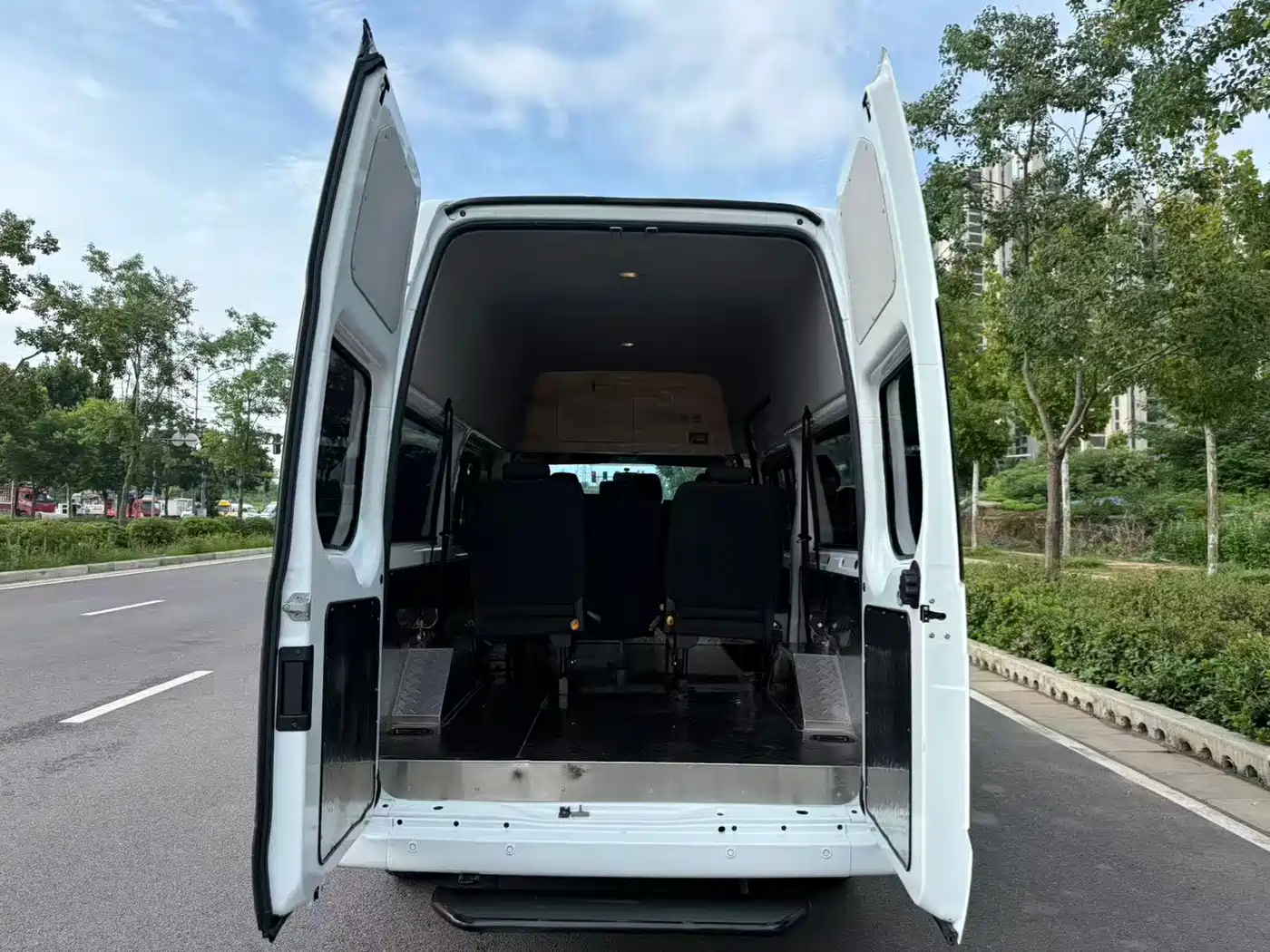 Jiangling JMC Fushun 2024 2022 2.0T Manual Multi-purpose Passenger Vehicle Medium Wheelbase High Roof 6-7 seater