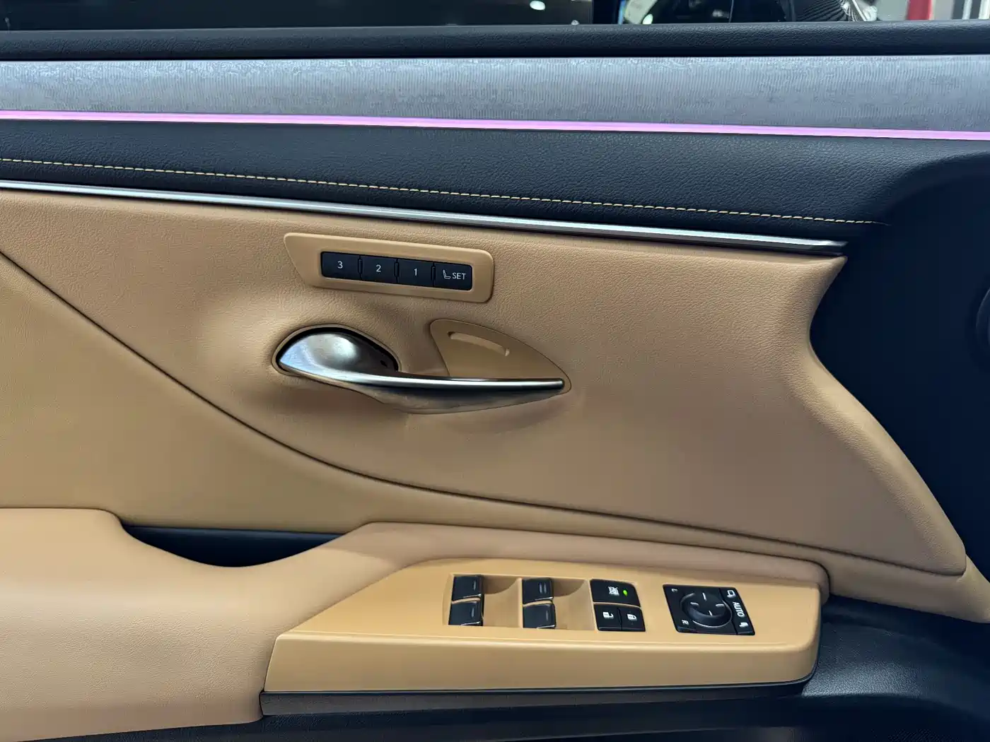 Lexus ES 2025 200 Ultimate Edition фото 11