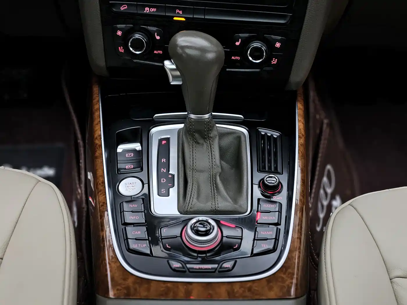 Audi Q5 2011 2.0TFSI Comfort фото 21
