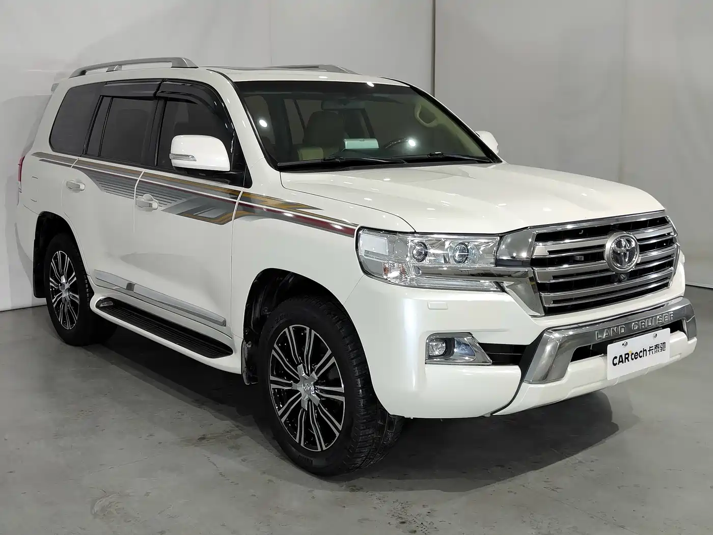 Toyota Land Cruiser (Import) 2015 4.0L V6 Middle East Limited Edition фото 3