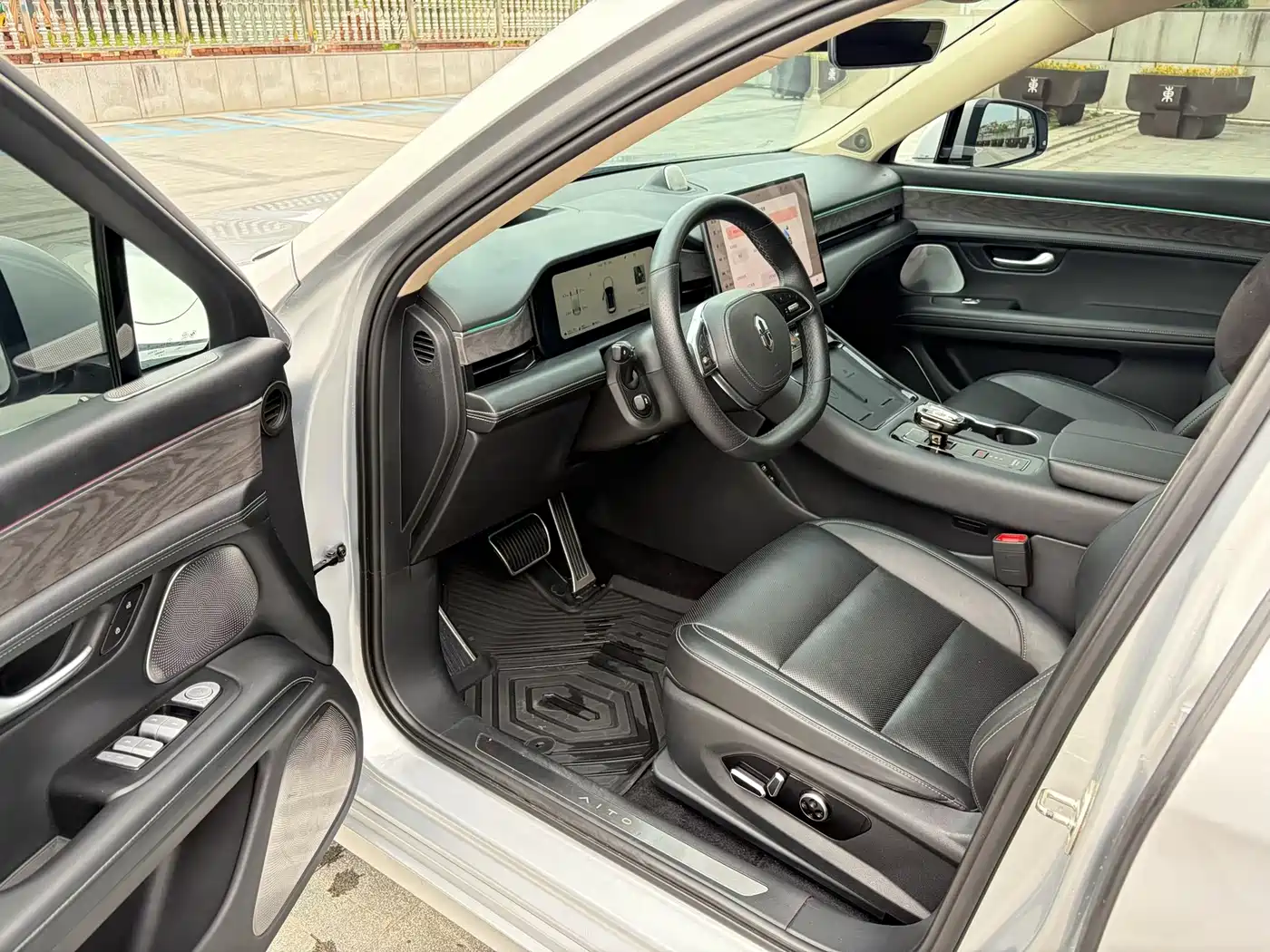 AITO Wenjie AITO M5 2024 Extended Range Max RWD Advanced Smart Driving Edition фото 6