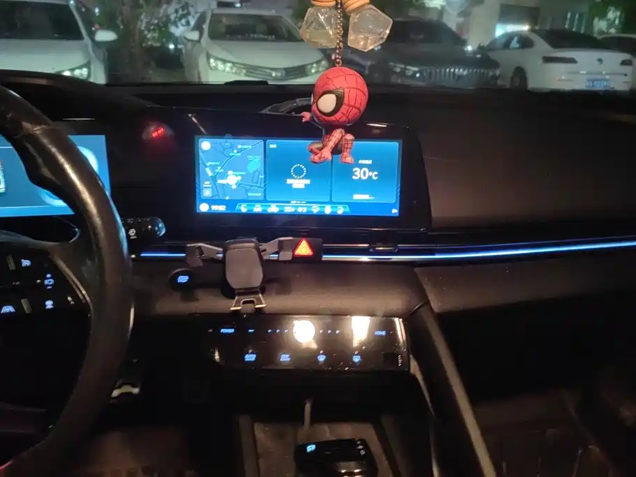 Photo 13 - Hyundai Elantra