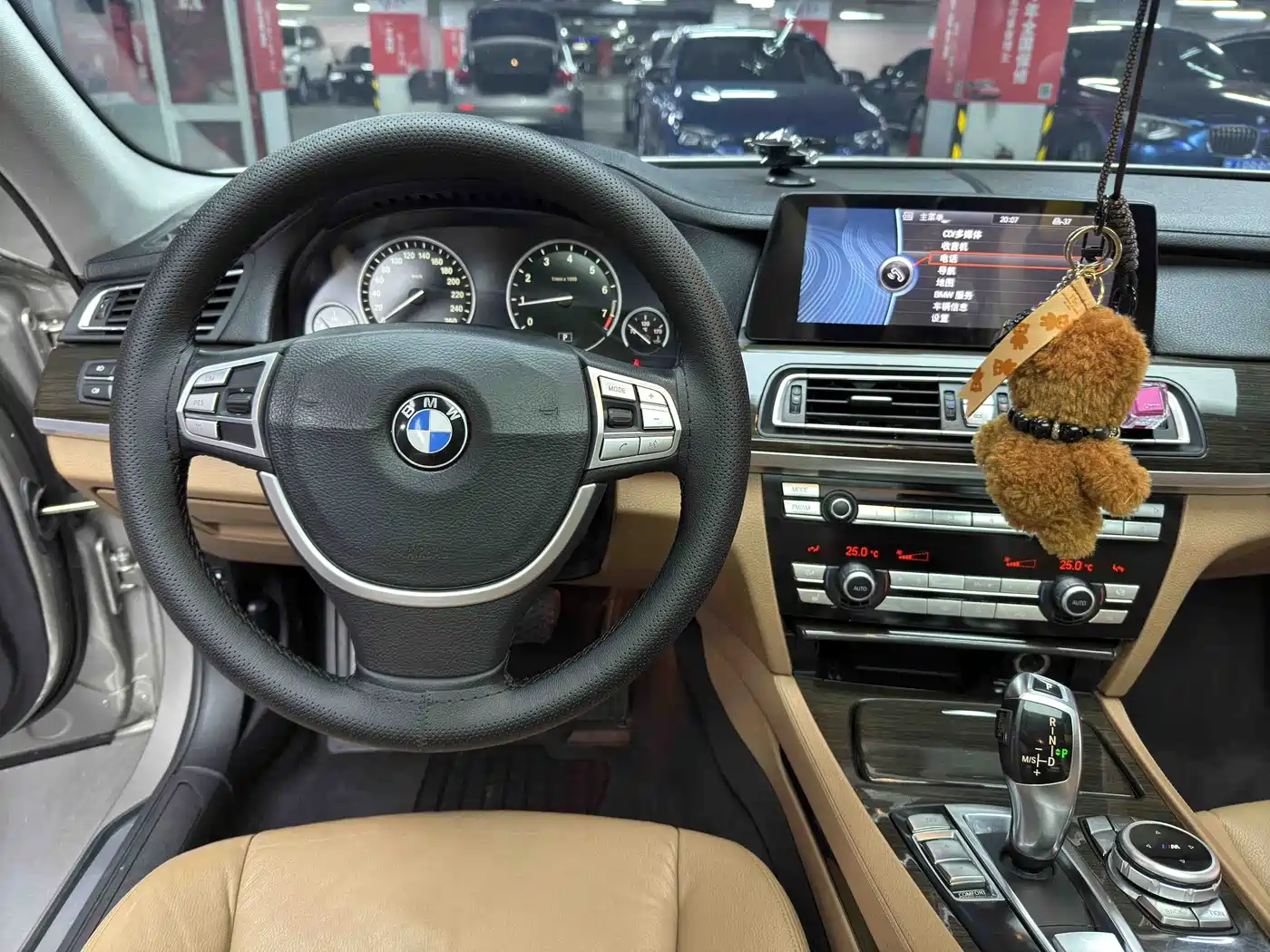 BMW 7 Series 2009 Model 740Li Leading Edition фото 16
