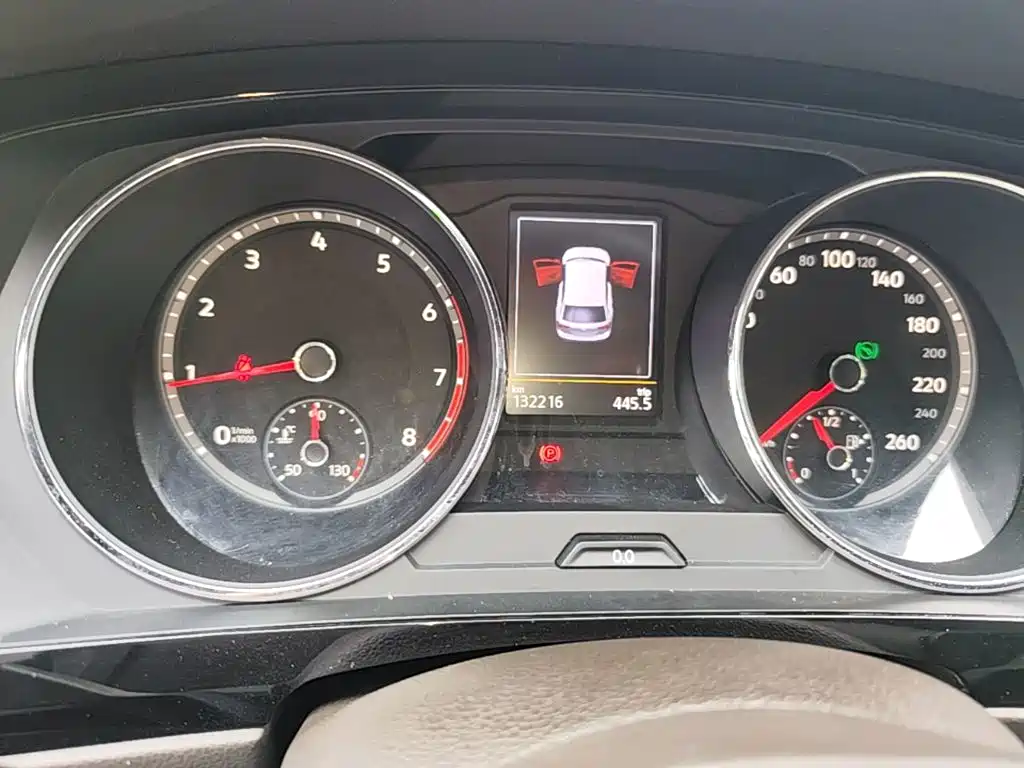 صورة 12 - Volkswagen Tiguan L