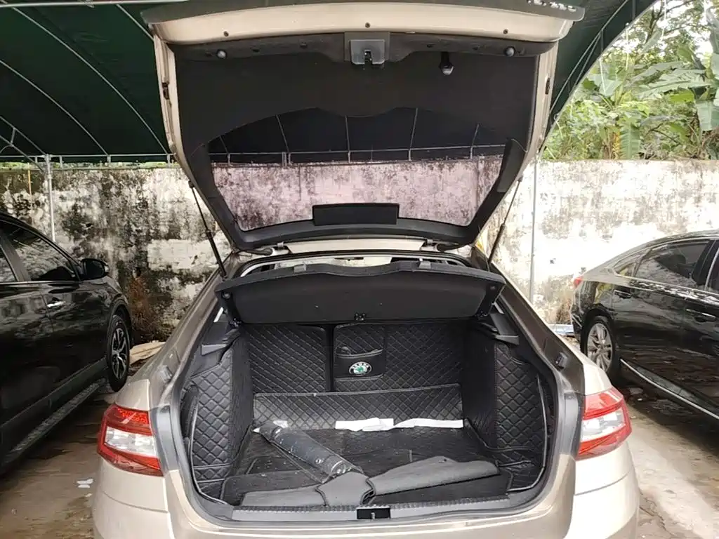 Škoda Octavia 2019 TSI230 DSG Zhixing Comfort Edition China VI фото 19
