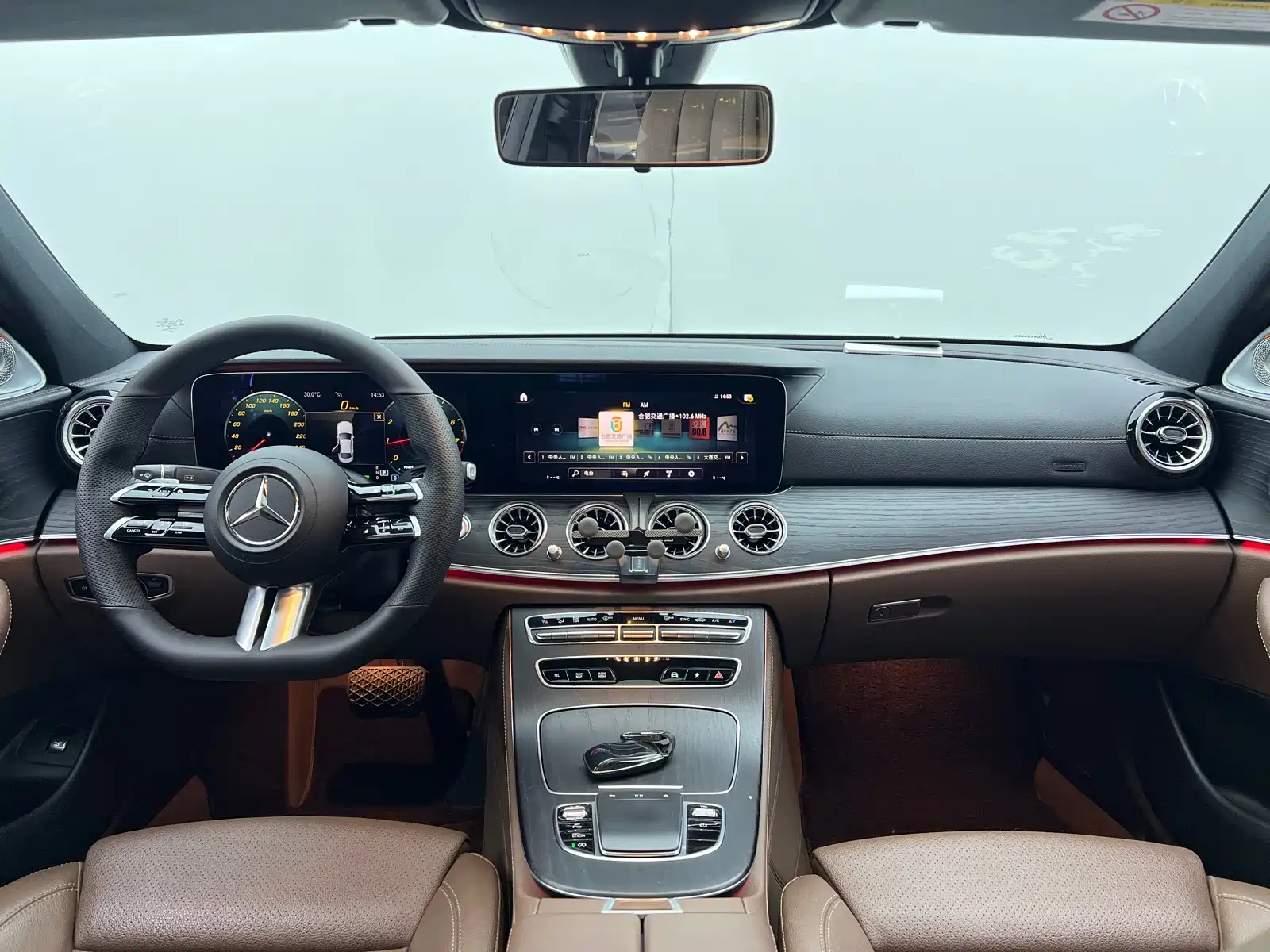 صورة 7 - Mercedes-Benz E-Class