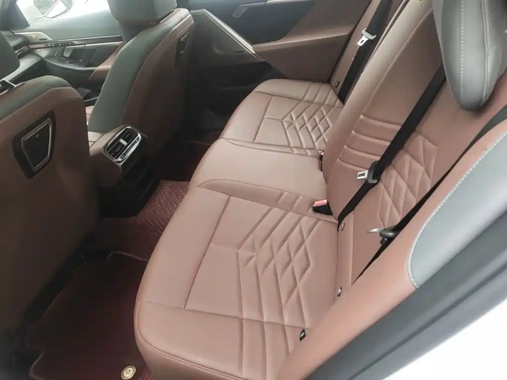 BMW 5 Series 2025 530Li Premium M Sport Package фото 24