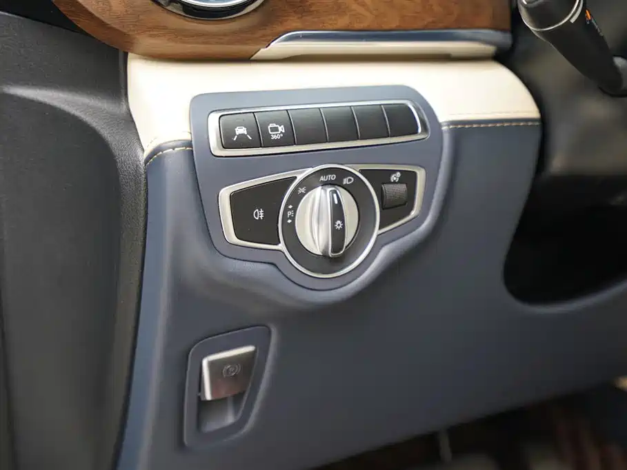 Mercedes-Benz V-Class 2022 V 260 L Long Wheelbase Luxury Edition фото 6