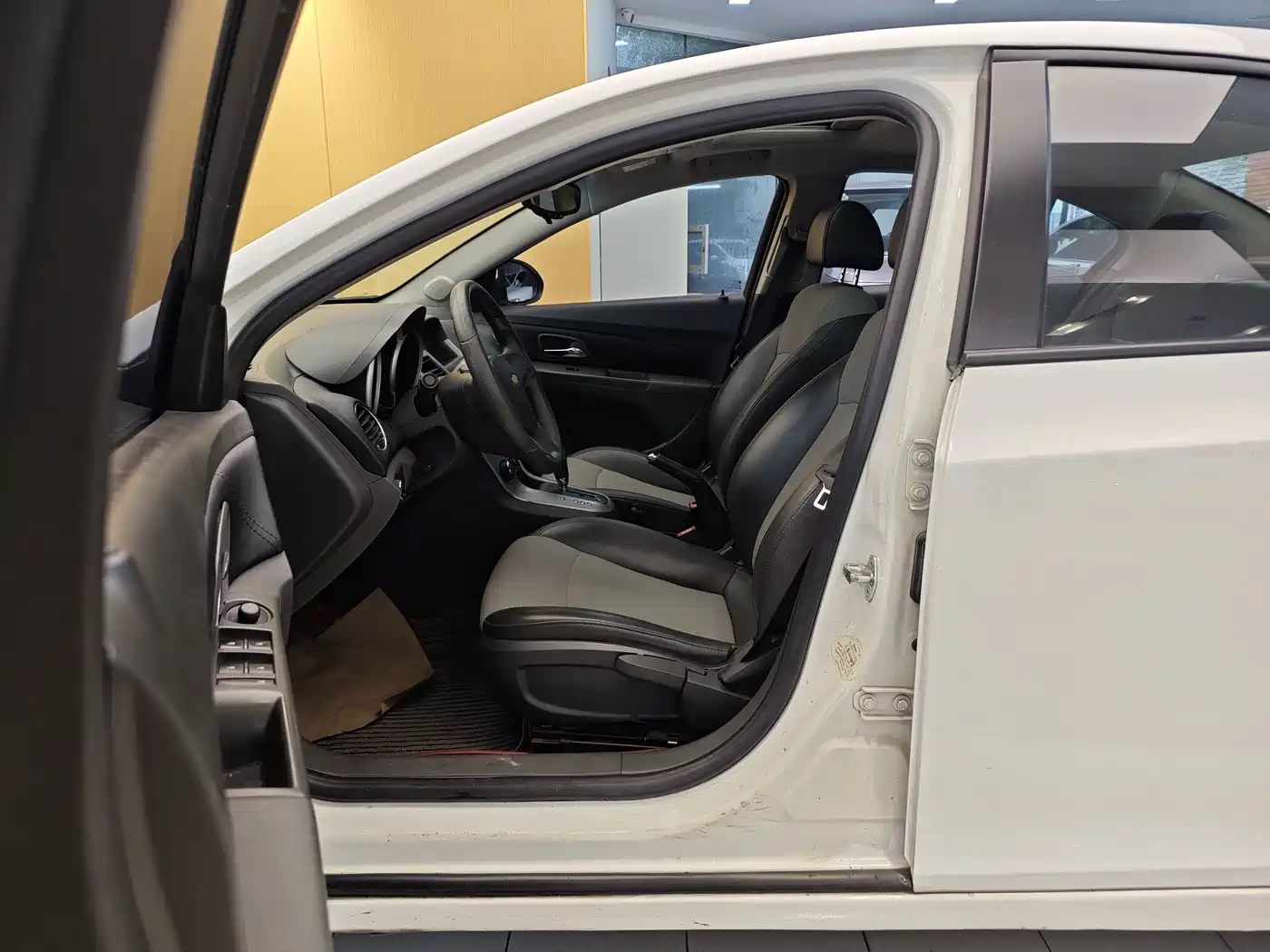 Chevrolet Cruze 2013 Model 1.8L SE AT фото 13