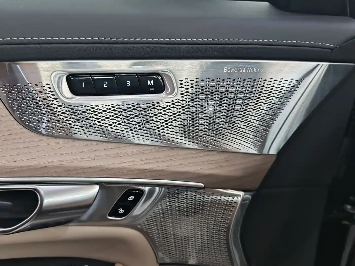 VOLVO XC90 PLUG IN HYBRID