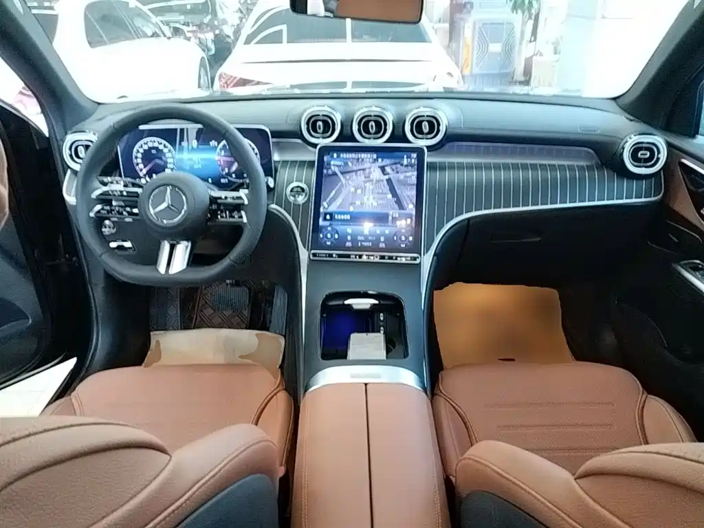 Mercedes-Benz GLC 2023 GLC 260 L 4MATIC Luxury 5-Seater фото 10
